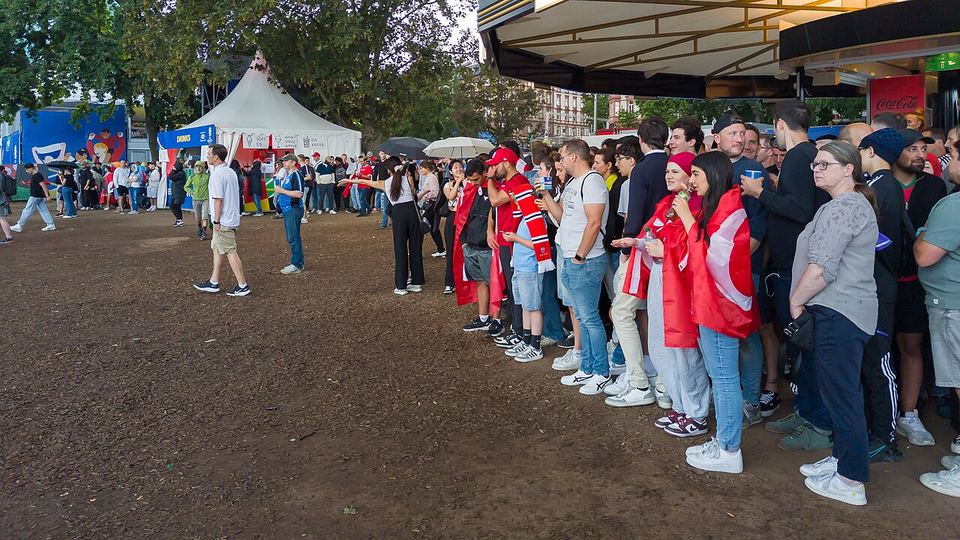 足彩网 · 现场光束（资料示意）